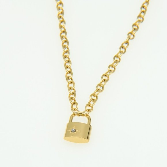 Padlock Star Pendant 18K Gold Plated Necklace - Picture 5 of 11